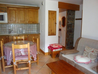 Cosy rez de jardin avec 1 place de parking couvert garage